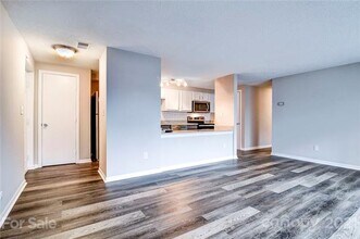 1634 Arlyn Cir, Unit D in Charlotte, NC - Building Photo - Building Photo