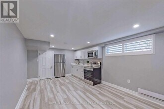 6 Bonacres Ave in Toronto, ON - Building Photo - Building Photo