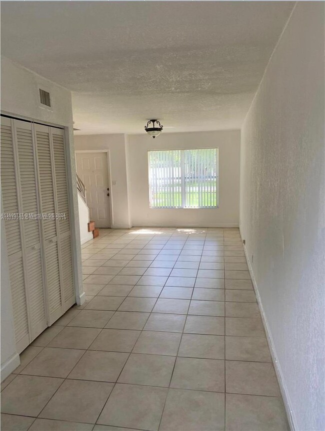 4852 NW 9th Dr in Plantation, FL - Building Photo - Building Photo