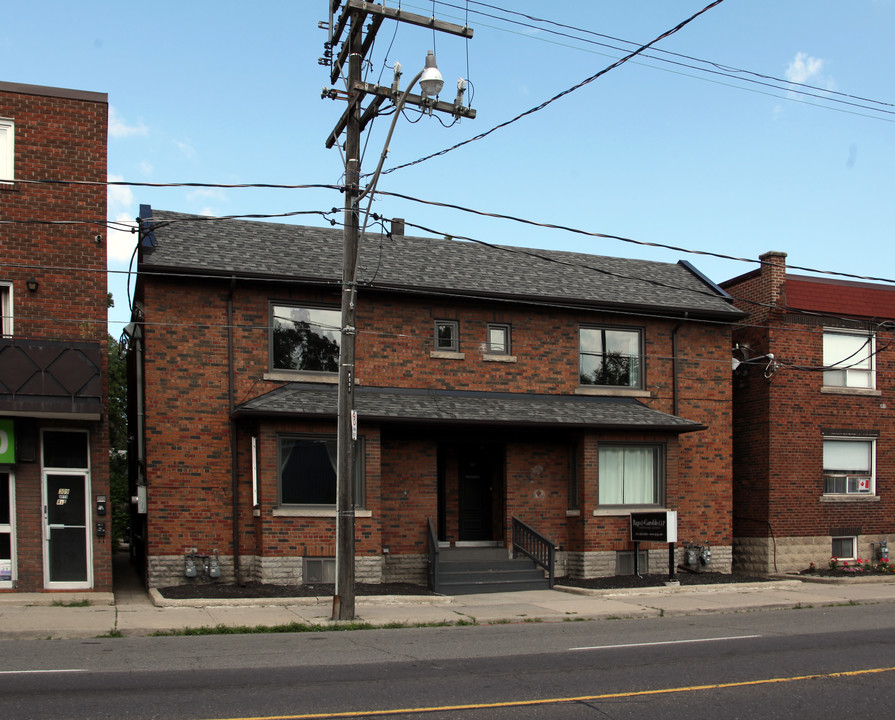 301-307 Jane St in Toronto, ON - Building Photo