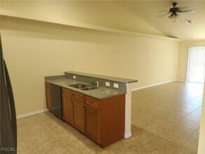 122 SE 24th Ave in Cape Coral, FL - Building Photo - Building Photo