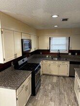 1042 Live Oak Dr in Hinesville, GA - Building Photo - Building Photo