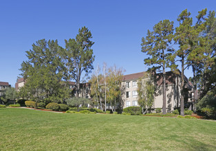 Seven Oaks in Menlo Park, CA - Foto de edificio - Building Photo