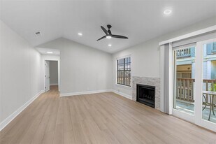 2215 Post Rd in Austin, TX - Building Photo