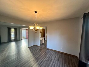 2044 Schumacher Ln in Naperville, IL - Building Photo - Building Photo