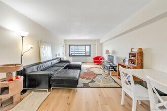 119-49 Union Tpke in Queens, NY - Building Photo - Building Photo
