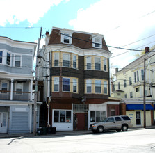 60 Blackstone St in Woonsocket, RI - Foto de edificio - Building Photo