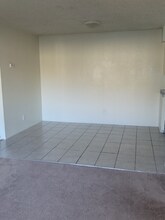 15549 Barranca Way-Unit -4 in Victorville, CA - Building Photo - Building Photo