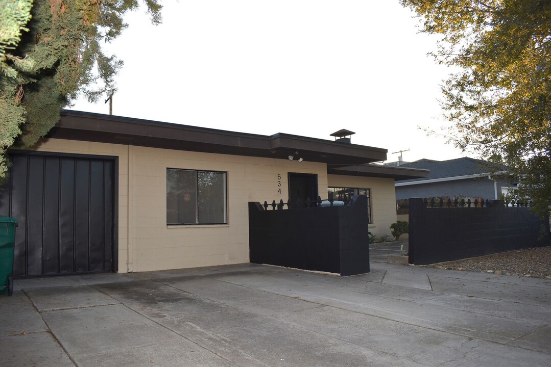 534 Ribier Ave in Lodi, CA - Building Photo