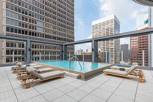 17 Market West in Philadelphia, PA - Building Photo