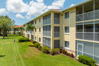 Amberly in Naples, FL - Foto de edificio - Building Photo