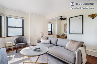 1400 N Lake Shore Dr in Chicago, IL - Building Photo