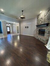 617 Huntwick Ln in Tyler, TX - Foto de edificio - Building Photo