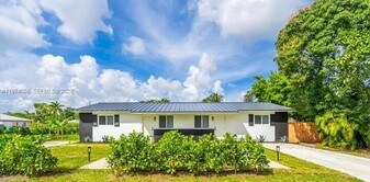 1001 NE 110th St in Biscayne Park, FL - Building Photo