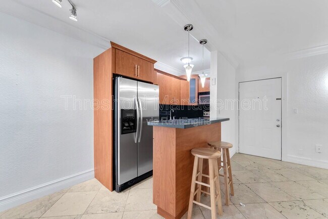 150 SW 10th St in Miami, FL - Foto de edificio - Building Photo