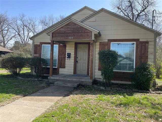 909 Panhandle St in Denton, TX - Building Photo