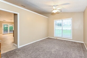 242 Clarion Rd, Unit 64B in Lawrenceville, GA - Foto de edificio - Building Photo