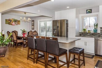 7 Van Ness Ct in Maplewood, NJ - Building Photo - Building Photo
