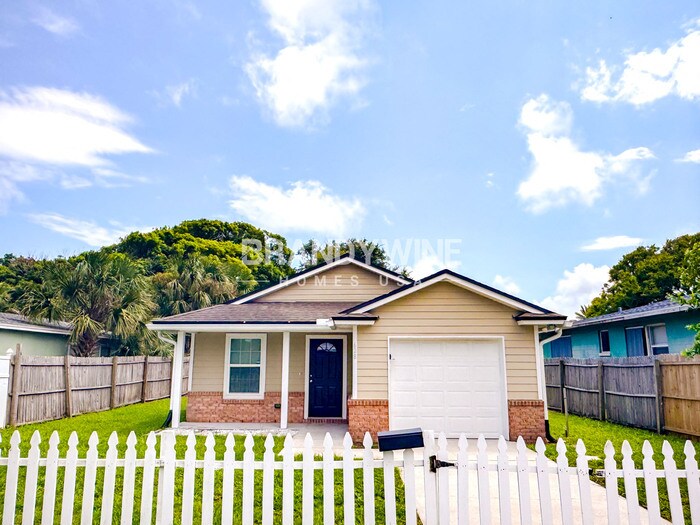628 4th Ave S in Jacksonville Beach, FL - Building Photo