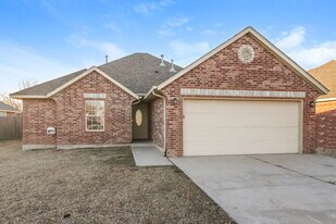 4009 Notting Hill Dr in Moore, OK - Building Photo