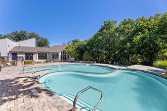 The Admiral Apartments in Euless, TX - Foto de edificio - Building Photo