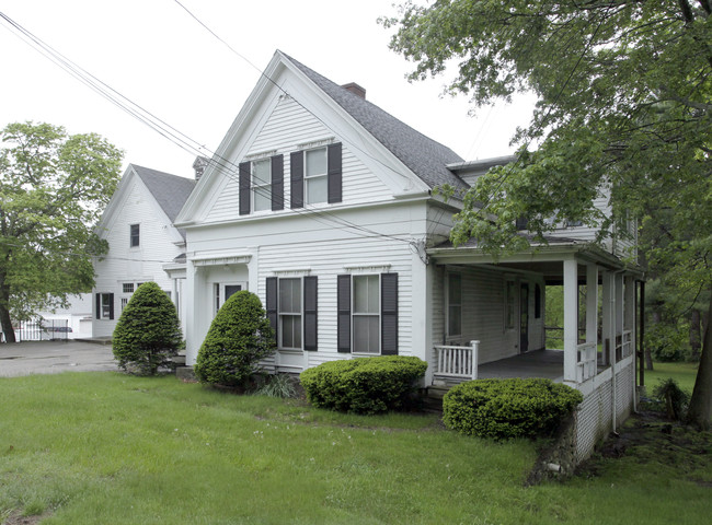 235 Washington St in Pembroke, MA - Building Photo - Building Photo