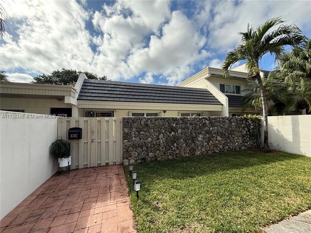 8302 SW 81st Ter in Miami, FL - Building Photo - Building Photo