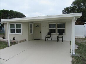 11913 104th St in Largo, FL - Foto de edificio - Building Photo