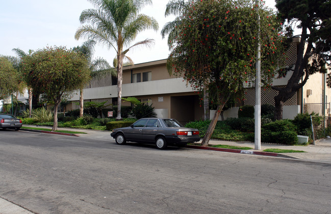 Melody Garden Apartments in Inglewood, CA - Foto de edificio - Building Photo