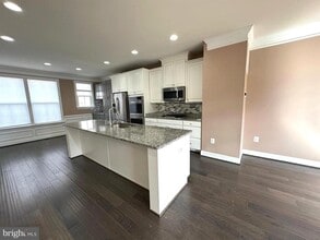 3697 Ambrose Hills Rd in Falls Church, VA - Building Photo - Building Photo