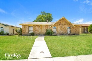 5702 Magnolia Ln in Rowlett, TX - Building Photo