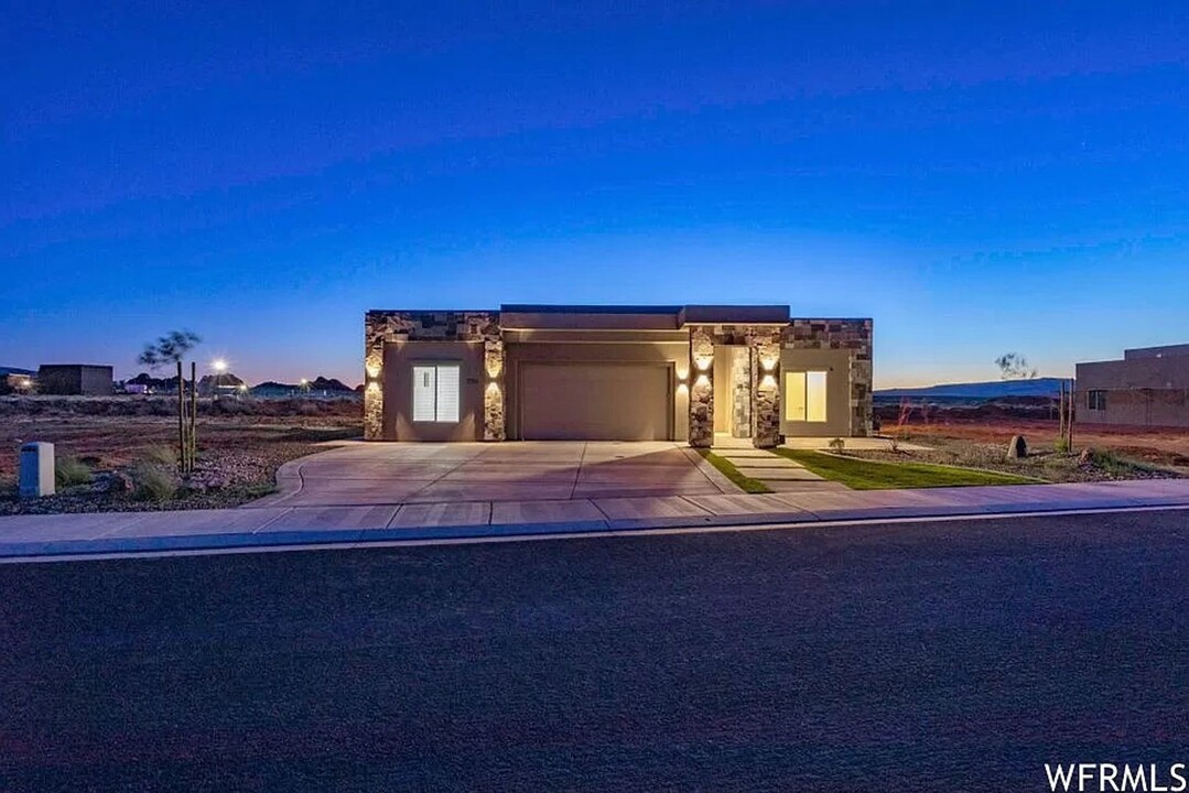 3194 Hideaway Pl in Hurricane, UT - Building Photo