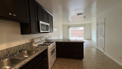 1116 Evelyn Ln in Sacramento, CA - Building Photo - Building Photo