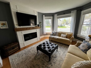 359 N Oakwood Ave in Oconomowoc, WI - Building Photo - Building Photo