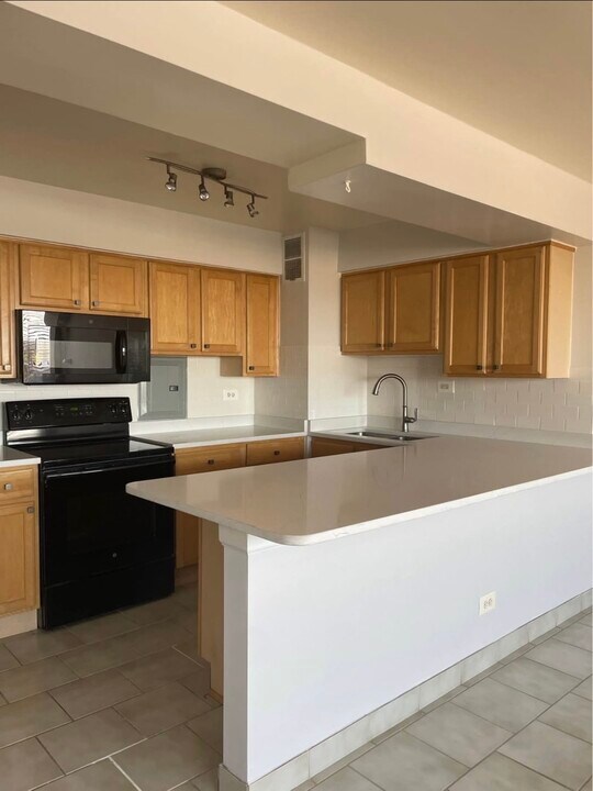 6030 N Sheridan Rd in Chicago, IL - Building Photo