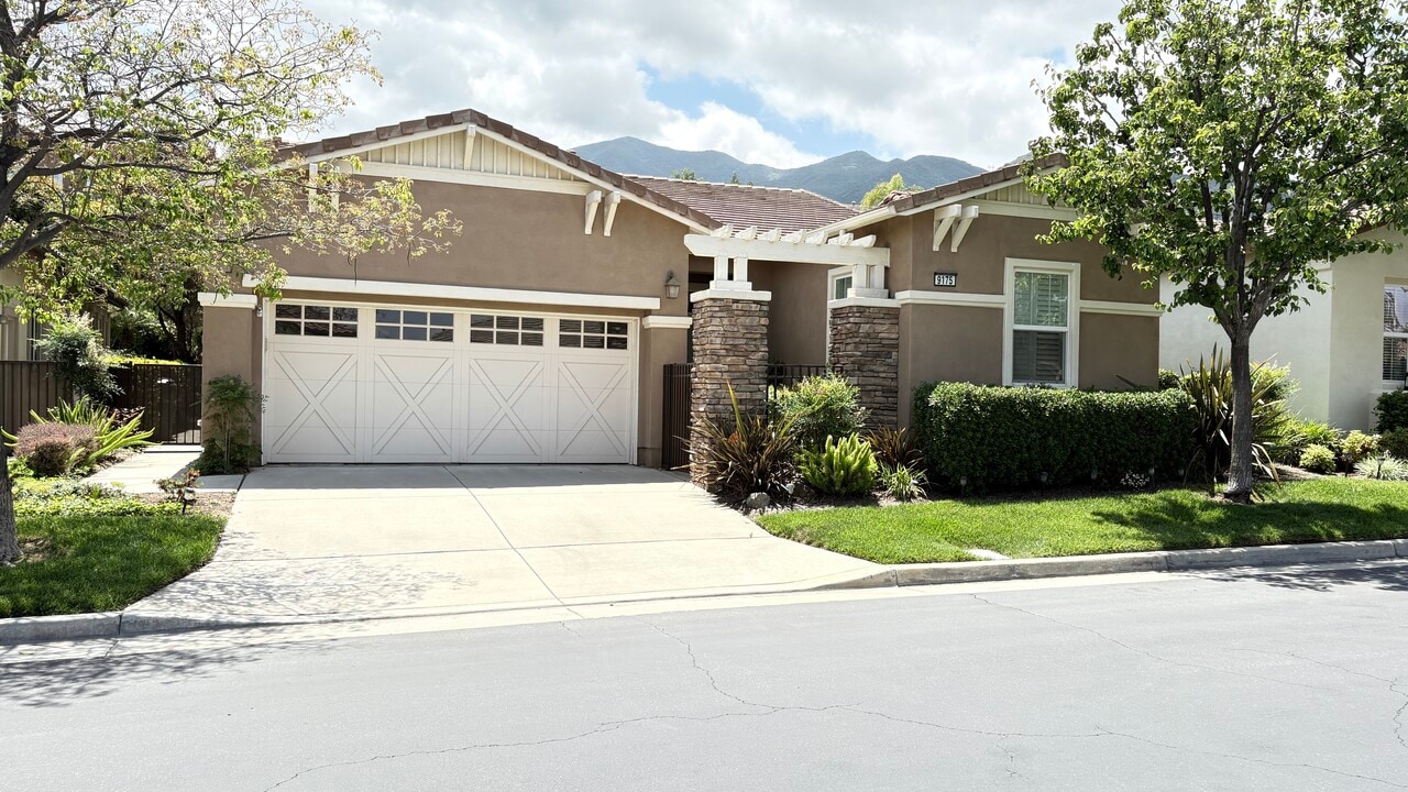 9175 Pinyon Point Ct in Corona, CA - Building Photo
