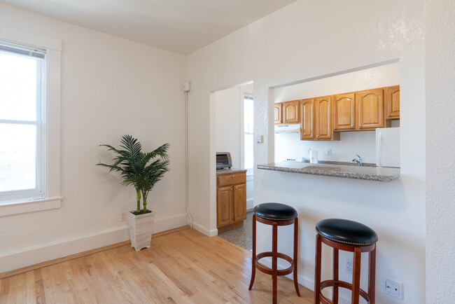 Central Apartments in San Francisco, CA - Building Photo - Interior Photo