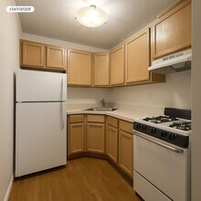 16 W 95th St in New York, NY - Building Photo - Building Photo