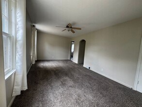 906 McLaughlin Cir in Bellevue, NE - Building Photo - Building Photo