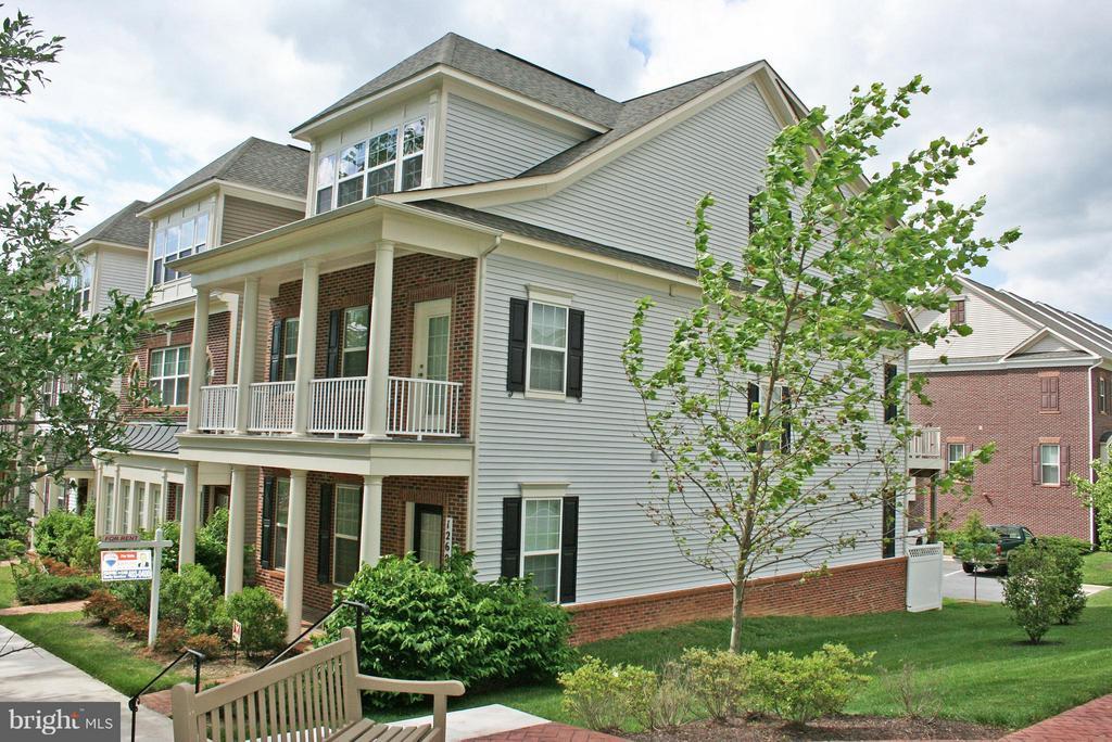 12609 Horseshoe Bend Cir in Clarksburg, MD - Building Photo