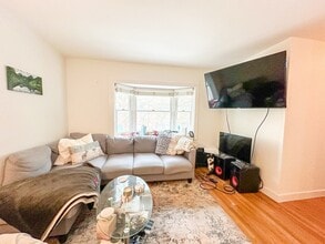 135 Bolton St, Unit SF in Boston, MA - Building Photo - Building Photo