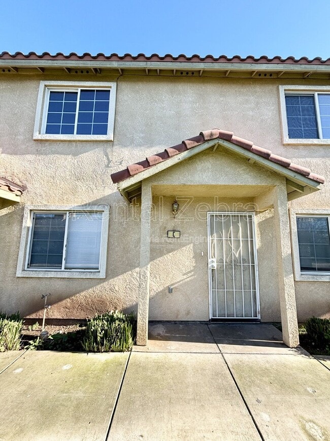 property at 936 W 13th St