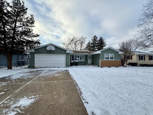 property at 746 N Glenwood Pl