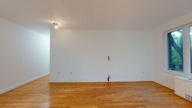 2400 41st St NW in Washington, DC - Building Photo - Building Photo