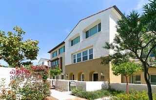 931 E Drapery Ln in Anaheim, CA - Building Photo