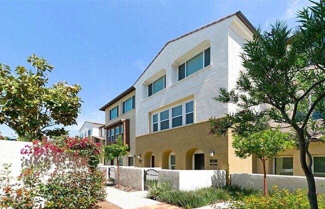 property at 931 E Drapery Ln