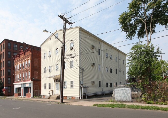 126 High St in New Britain, CT - Building Photo - Building Photo