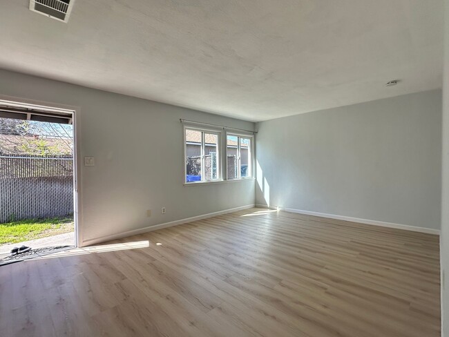 686 W 21st St in San Bernardino, CA - Building Photo - Building Photo