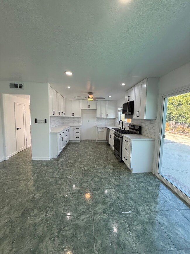 1506 Los Amigos Ave in Simi Valley, CA - Building Photo - Building Photo