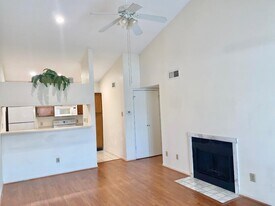 2121 El Paseo St in Houston, TX - Building Photo
